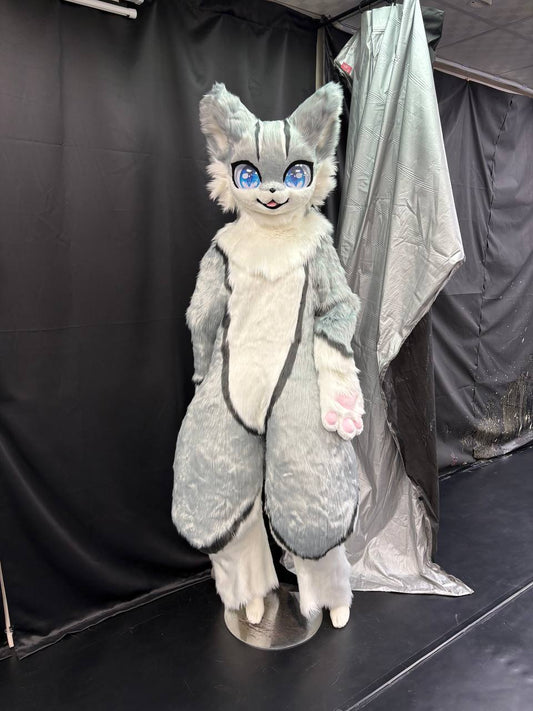 Giant furry cat Mizuno (fursuit)